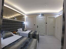 Crowned Hotel