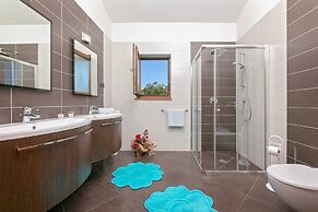Charming 6-bed Villa in Vižinada
