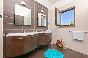 Charming 6-bed Villa in Vižinada