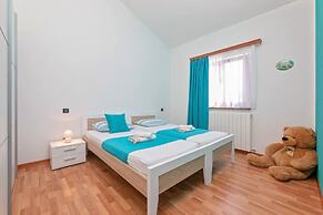 Charming 6-bed Villa in Vižinada