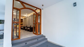Treebo Petals Suites Marine Drive