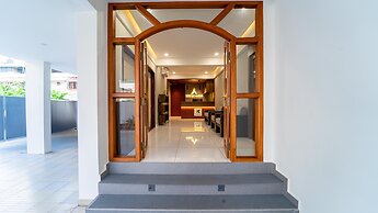 Treebo Petals Suites Marine Drive