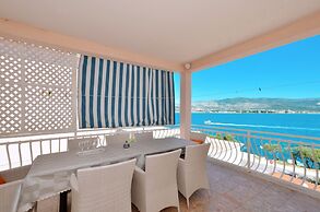 D - Large apt With big Terrace, Next to the Beach
