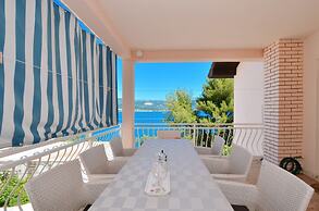 D - Large apt With big Terrace, Next to the Beach