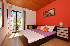 D - Large apt With big Terrace, Next to the Beach