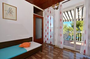 D - Large apt With big Terrace, Next to the Beach