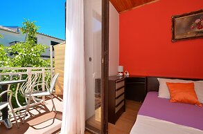D - Large apt With big Terrace, Next to the Beach