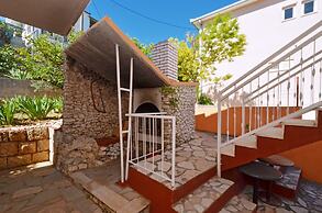 A - Large apt With big Terrace, Next to the Beach