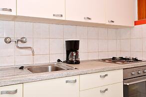 A - Large apt With big Terrace, Next to the Beach