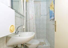 A - Large apt With big Terrace, Next to the Beach