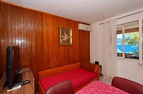 A - Large apt With big Terrace, Next to the Beach