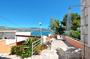 A - Large apt With big Terrace, Next to the Beach