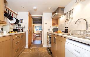 Ingleton 2-bed Cottage, Sleeps 4, Pet Ok & Parking