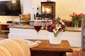 Ingleton 2-bed Cottage, Sleeps 4, Pet Ok & Parking