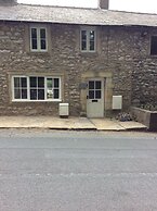 Ingleton 2-bed Cottage, Sleeps 4, Pet Ok & Parking