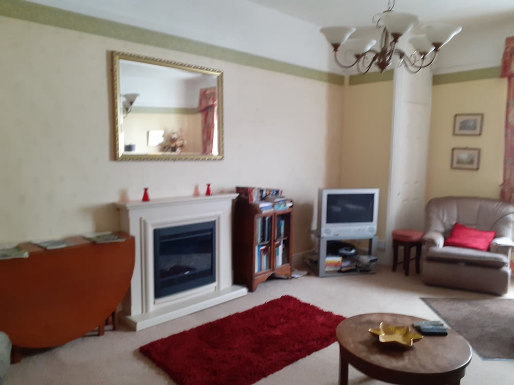 House - Sleeps 6 & Paid off Site Parking Available