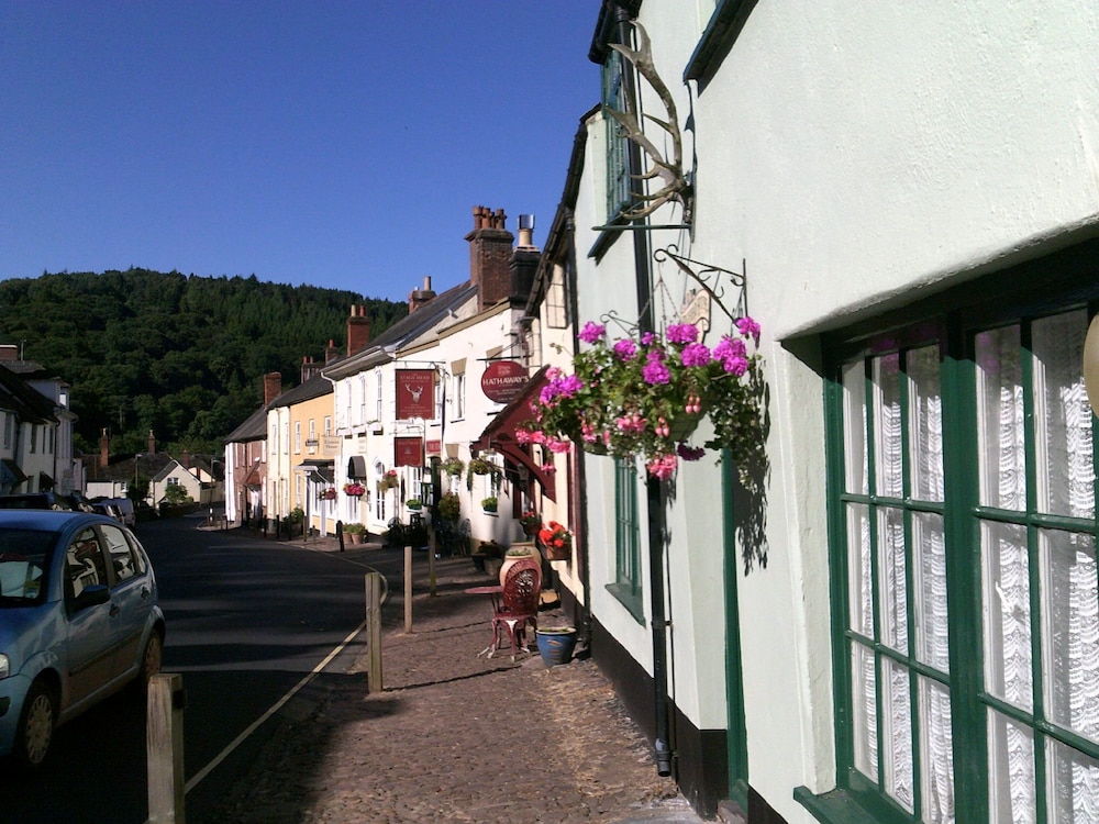 House - Sleeps 6 & Paid off Site Parking Available