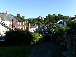 House - Sleeps 6 & Paid off Site Parking Available