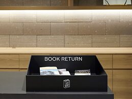 Lamp Light Books Hotel Sapporo