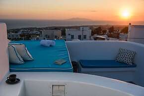 The Luna Cavern 2 with Hot Tub White