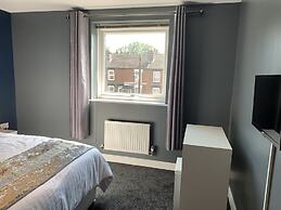 Toothbrush Apartments - 2 Bed 1 Bath Apt