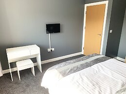 Toothbrush Apartments - 2 Bed 1 Bath Apt