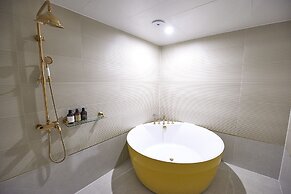 Den Basta Signature Hotel