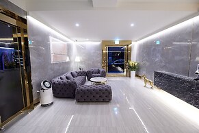 Den Basta Signature Hotel