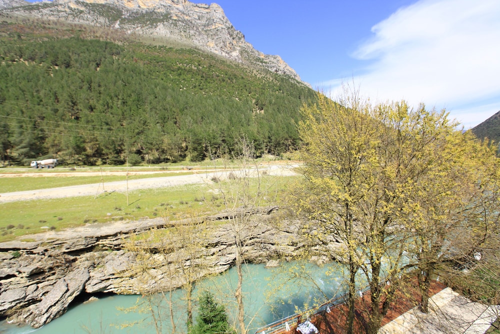 Hotel Gryka e Kelcyres
