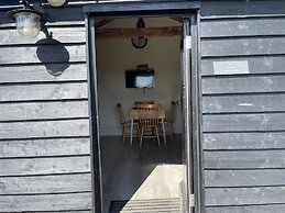 The Cow Shed - Sleeps 4, Parking & Pet Friendly