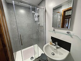 The Cow Shed - Sleeps 4, Parking & Pet Friendly