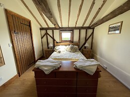 The Cow Shed - Sleeps 4, Parking & Pet Friendly