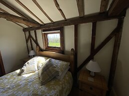 The Cow Shed - Sleeps 4, Parking & Pet Friendly