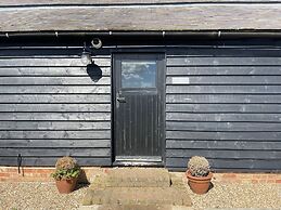 The Cow Shed - Sleeps 4, Parking & Pet Friendly
