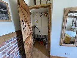 The Cow Shed - Sleeps 4, Parking & Pet Friendly