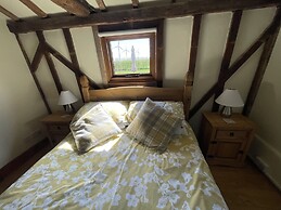 The Cow Shed - Sleeps 4, Parking & Pet Friendly