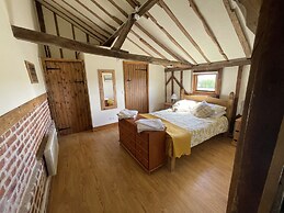 The Cow Shed - Sleeps 4, Parking & Pet Friendly