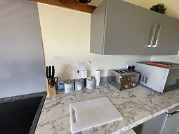 The Cow Shed - Sleeps 4, Parking & Pet Friendly