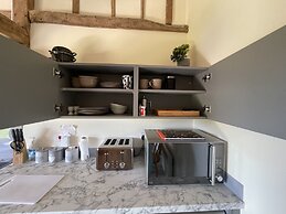 The Cow Shed - Sleeps 4, Parking & Pet Friendly
