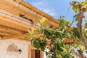 Authentic Sicilian Charm With Pool, Sea View, Parking & Wifi