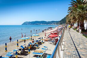 Anne Loren Al Mare
