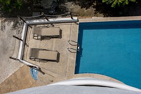 La Loma Suites