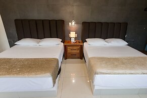 La Loma Suites