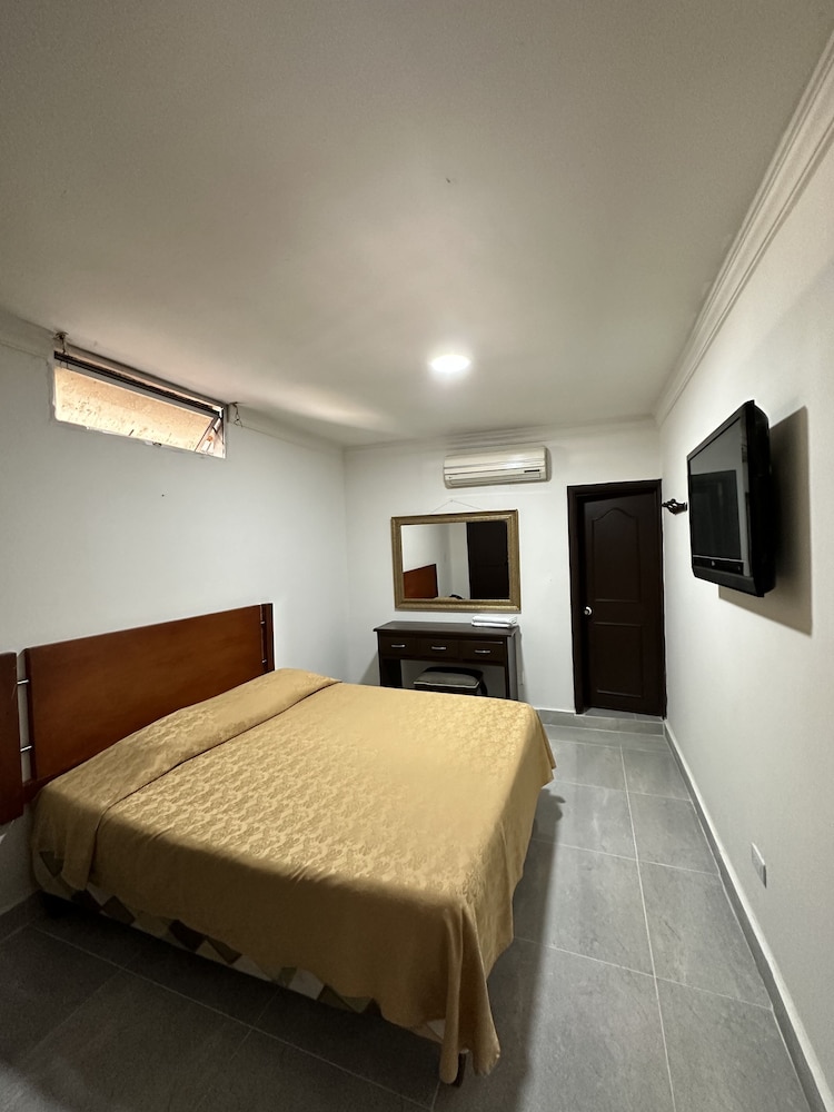 Hotel Cinera