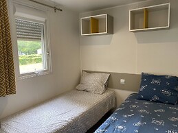Chalet Near Antwerp With Pool Access