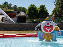 Chalet Near Antwerp With Pool Access