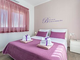 Villa in Novigrad With Private Pool