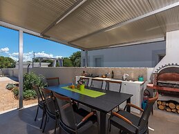 Villa in Novigrad With Private Pool