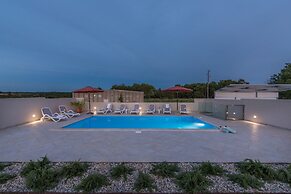 Villa in Novigrad With Private Pool