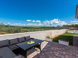 Villa in Novigrad With Private Pool